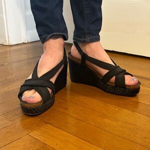 Donald Pliner platform sandals with stretch . Black. 7.5